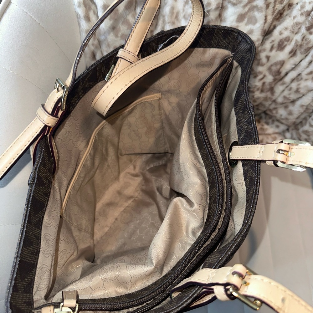 Michael Kors purse - Picture 4 of 4
